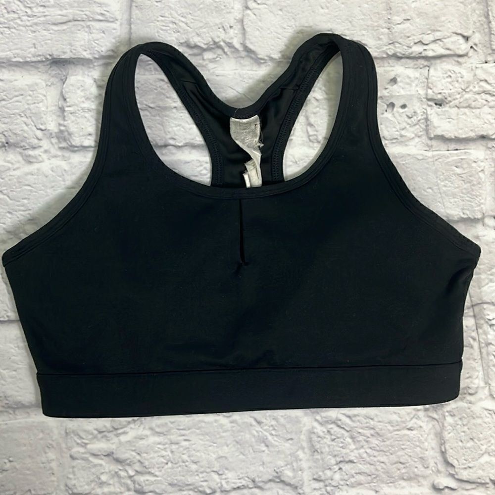 Fabletics black keyhole front sports bra